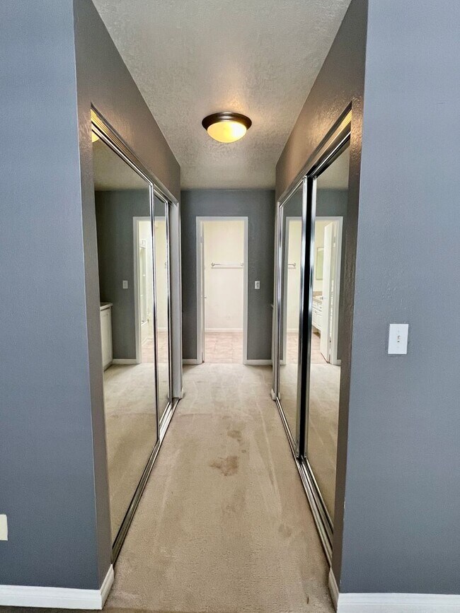 Building Photo - Lovely 2bd. condo in Claremont w/2 car garage