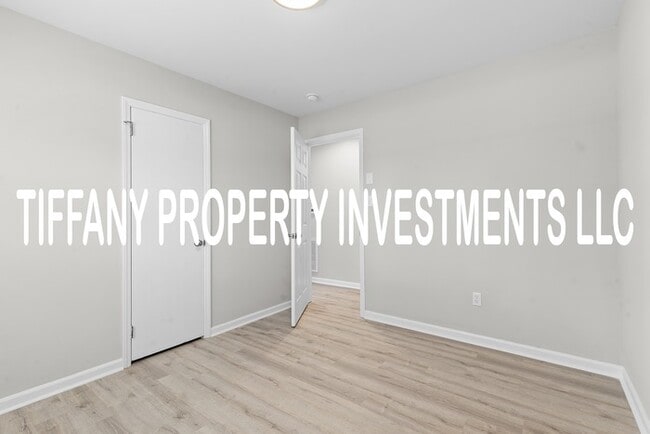 Building Photo - 714 Chal Dr