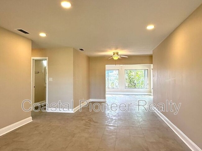 Building Photo - 2489 Del Rio Way