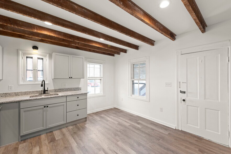 Building Photo - 301 S Braddock St