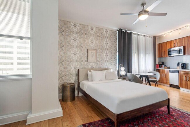 Building Photo - 925 Common St