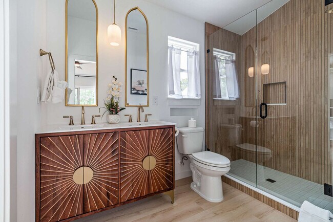 Building Photo - 30 W Castillo Dr