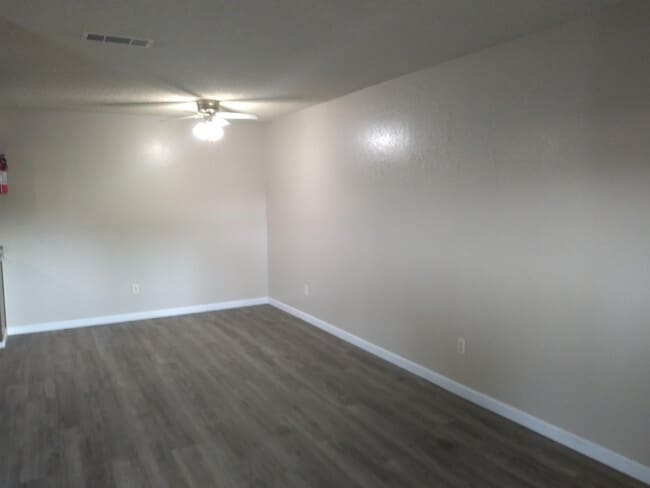 Building Photo - 4504 N Valentine Ave