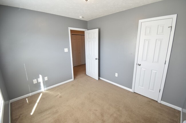 Building Photo - 3 Bedroom and 2.5 Bath Home (No Pets)