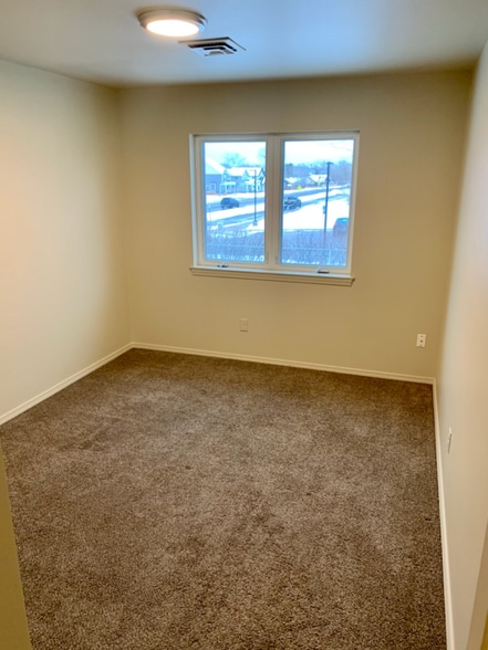 Building Photo - 104 S Yellowstone Ave