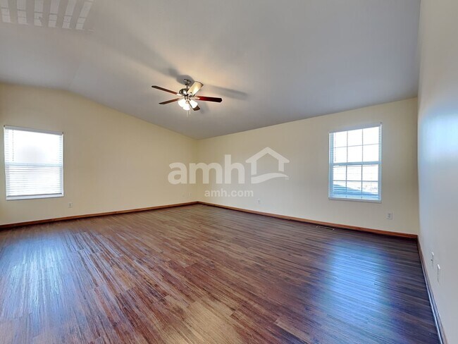 Building Photo - 6088 Lakewood Dr