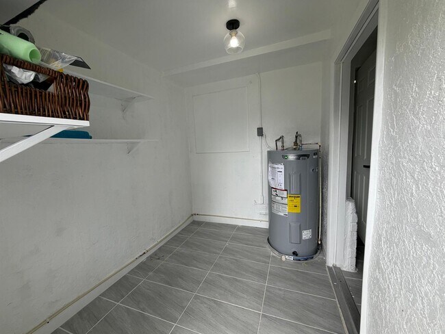 Building Photo - Northeast 7th Avenue, Pompano Beach, FL 33064 - 5 BR 3 BA house