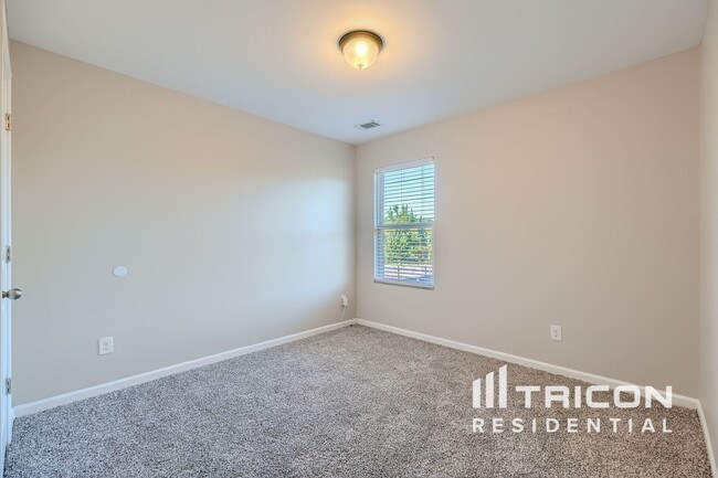 Building Photo - 3479 Sandstone Trail SE