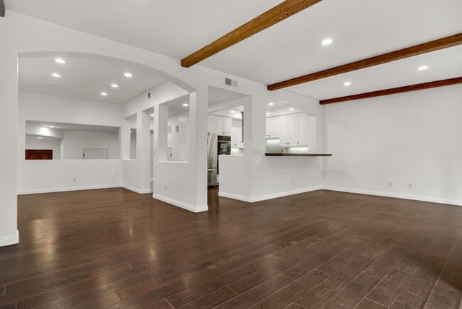 Building Photo - UPDATED LUXURY MALIBU CONDO!