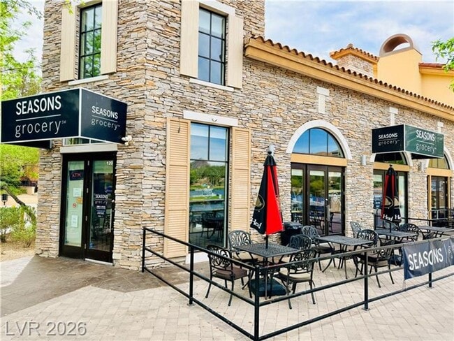 Building Photo - 30 Strada Di Villaggio