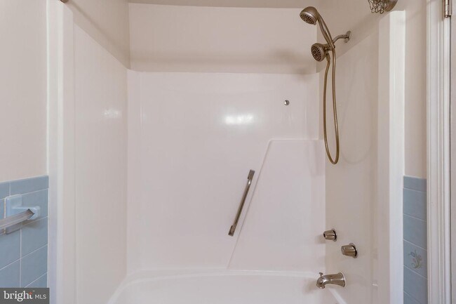 Building Photo - 3935 Wintergreen Pl