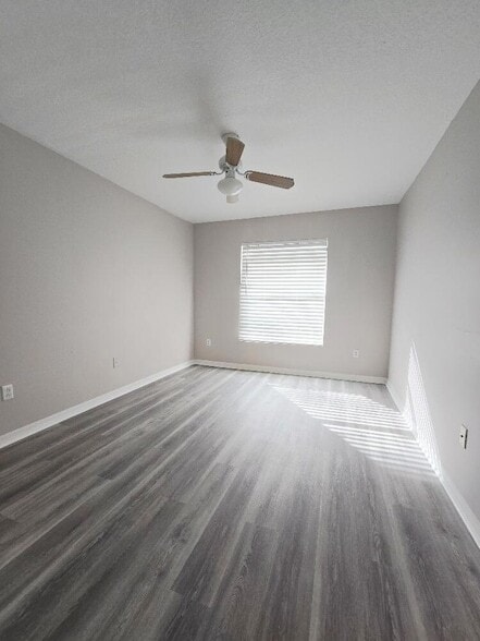 Building Photo - 329 River Bluff Ln