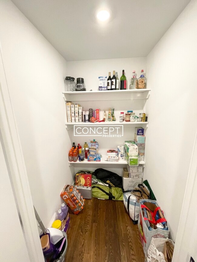 Building Photo - 2017 Commonwealth Ave