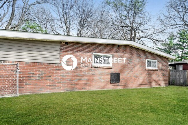 Building Photo - 6910 Woodhurst Dr