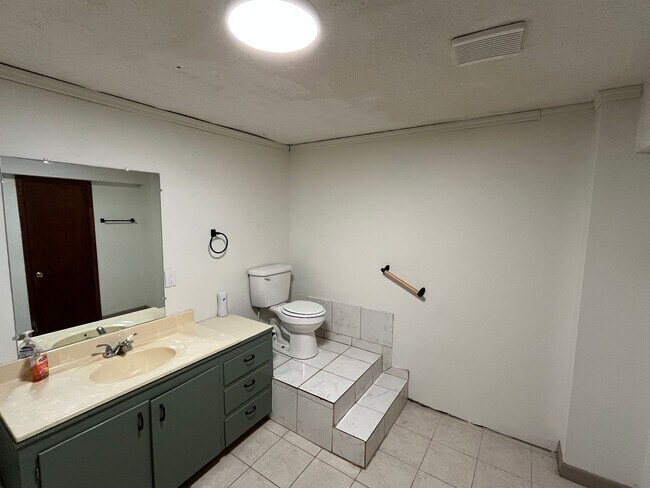 Building Photo - 2535 Marble St