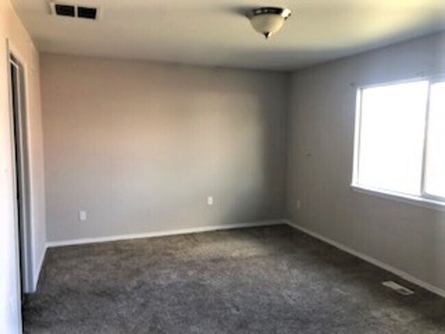 Building Photo - Charming Meridian home with 3 bed 2.5 bath and an office. Located in the Trailway Park Subdivisio...