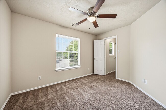 Building Photo - 14322 Mooreview Ln