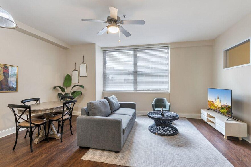 Primary Photo - 925 Common St