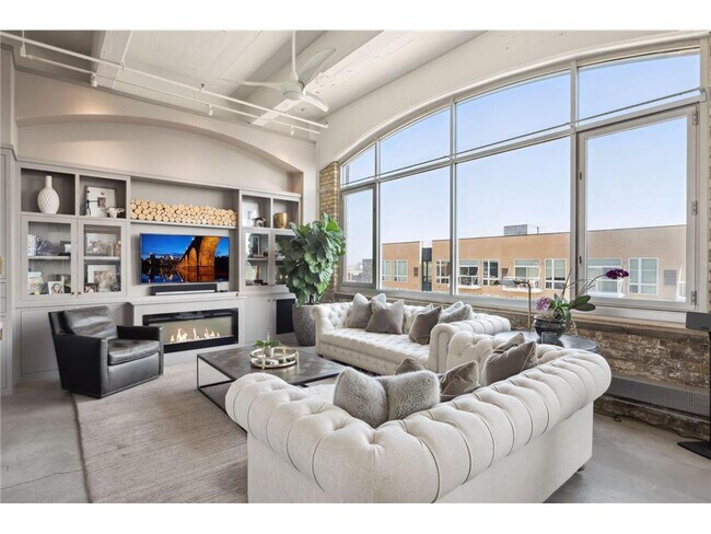 Building Photo - 700 N Washington Ave