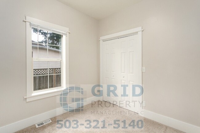 Building Photo - Spacious Craftsman Home - Huge Lot - N Portland!