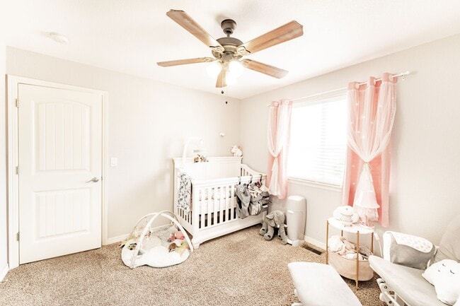 Building Photo - 4 Bed 4 Bath Home in Lorson Ranch!