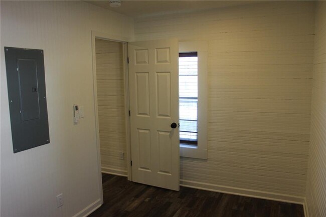 Building Photo - 11 Liberty St