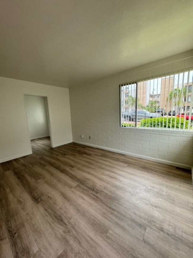 Building Photo - Oliver Ave | Relaxed Coastal Apartments in Pacific Beach – Easy Living Just Blocks from the Ocean!