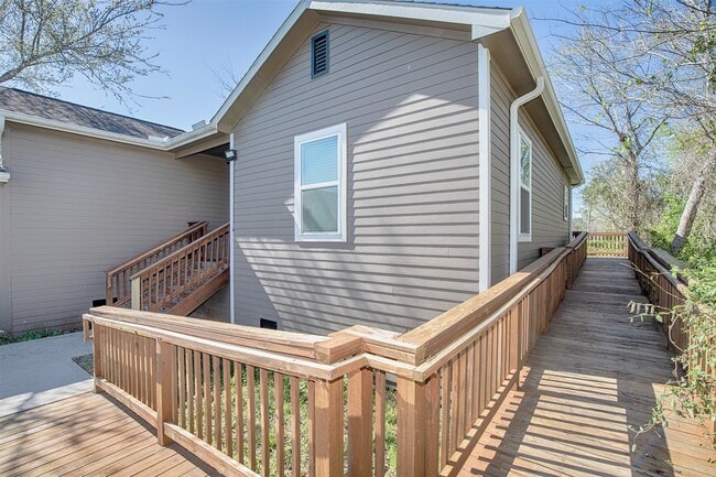 Building Photo - 2016 H Ave