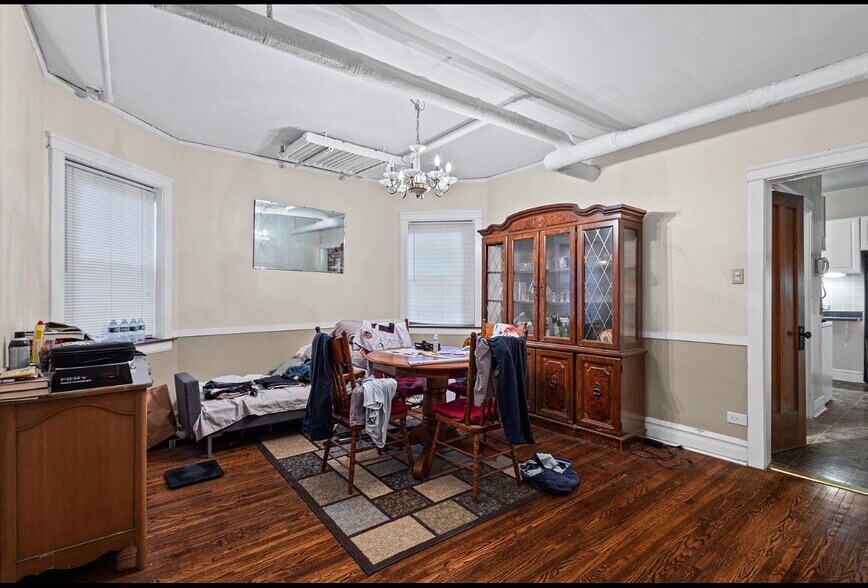 Building Photo - 6835 N Wolcott Ave