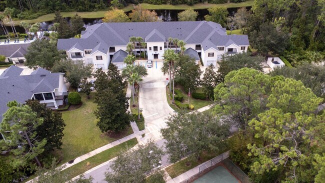 Building Photo - 2/2/1 Condo Pond View