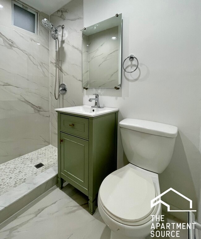 Building Photo - 2223 N Hoyne Ave