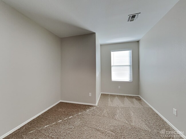 Building Photo - 1169 N 163rd Dr