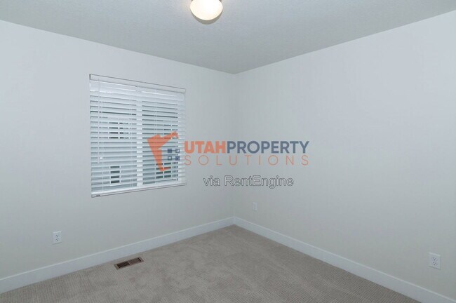 Building Photo - 388 S 980 W