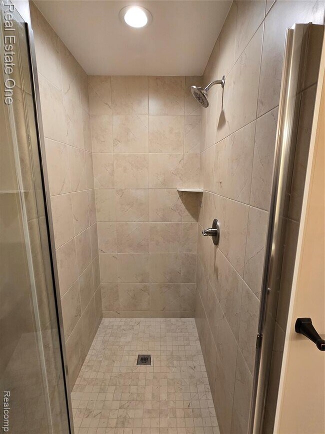 Building Photo - 1131 Woodslee Ave