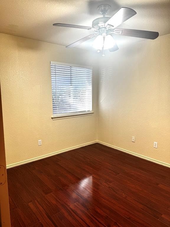 Building Photo - 1712 Darjeeling Dr