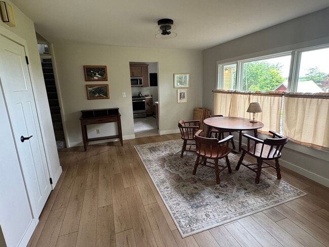 Building Photo - 4 Bedroom Updated Acreage