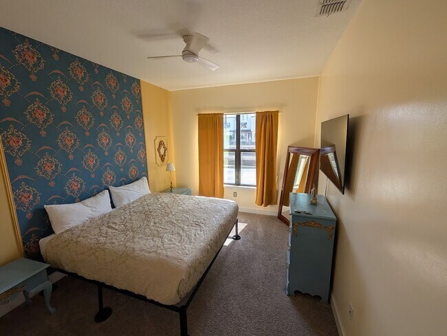 Building Photo - Beautiful Executive 4 Bed 3 Bath Home in Davenport!
