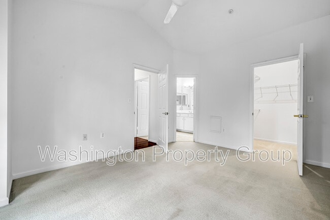 Building Photo - 4144 Fountainside Ln