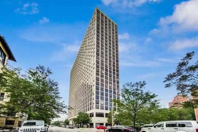 Building Photo - 4343 N Clarendon Ave