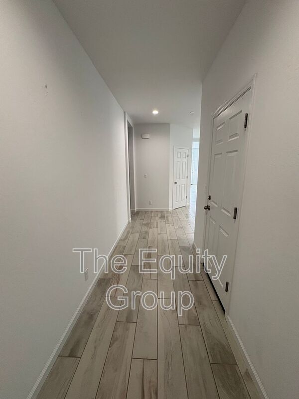 Building Photo - 1336 W Porter Ave
