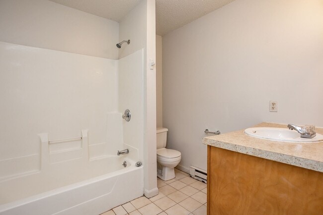 Building Photo - 1676 S 15th Ave W