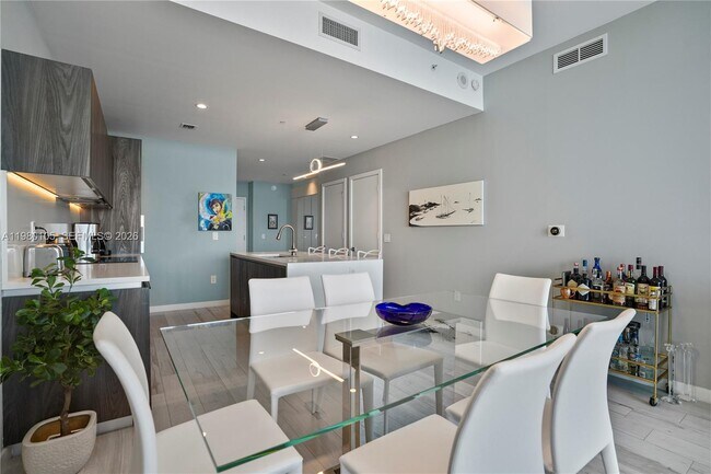 Building Photo - 480 NE 31st St