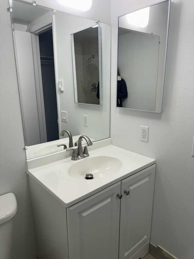 Building Photo - 1061 W Beaver Creek Blvd