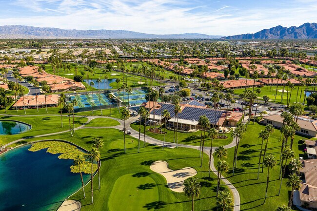 Building Photo - 54 Maximo Way