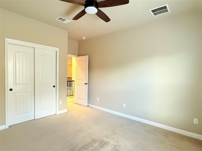 Building Photo - 404 Dry Gulch Bend
