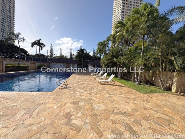 Building Photo - 1060 Kamehameha Hwy