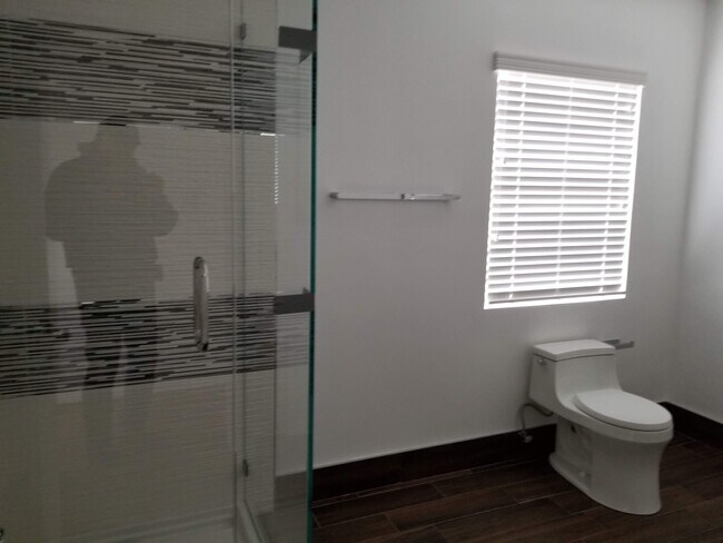 shower - 10880 National Blvd