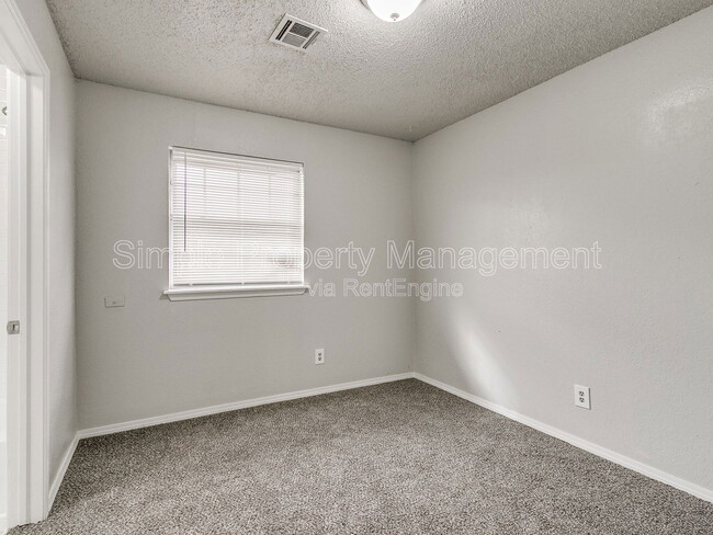 Building Photo - 8506 Candlewood Dr