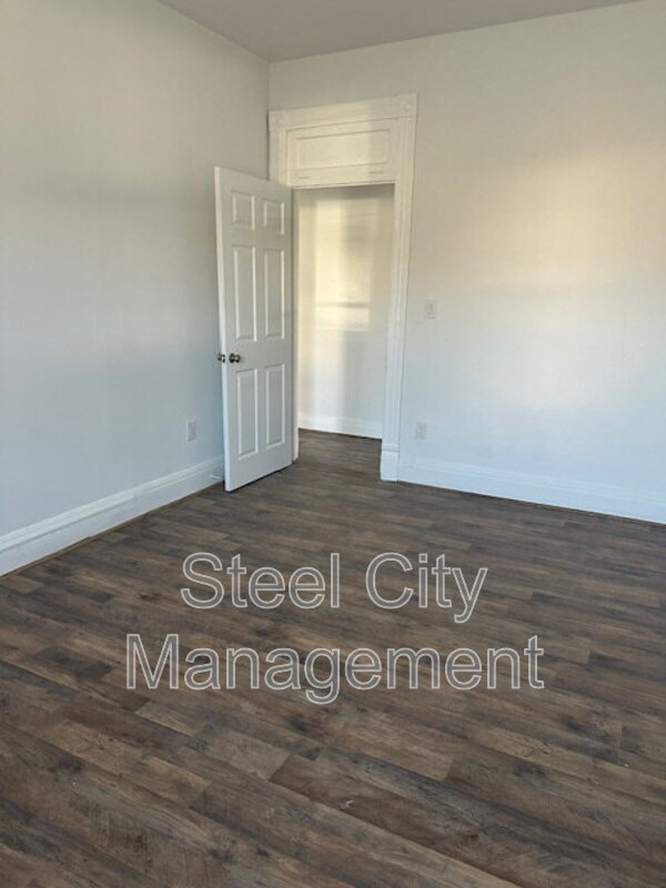 Building Photo - 211 S 7th St