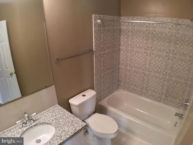 Building Photo - 2235 Village Square Rd